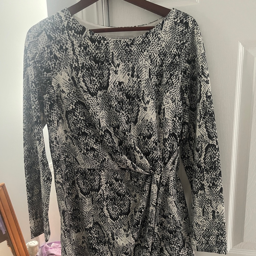 Julia Jordan Monochrome Snake Print Long Sleeve Dress - size 10